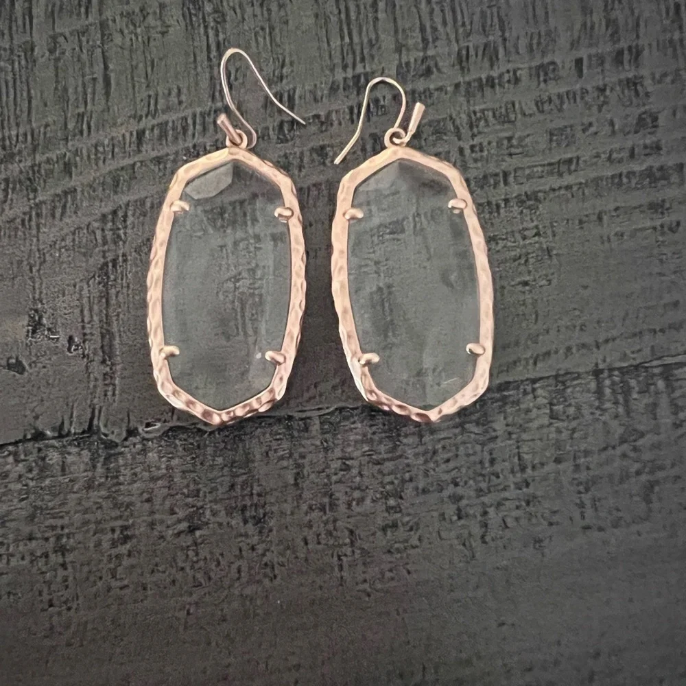 Kendra Scott Earrings - Picture 1 of 1